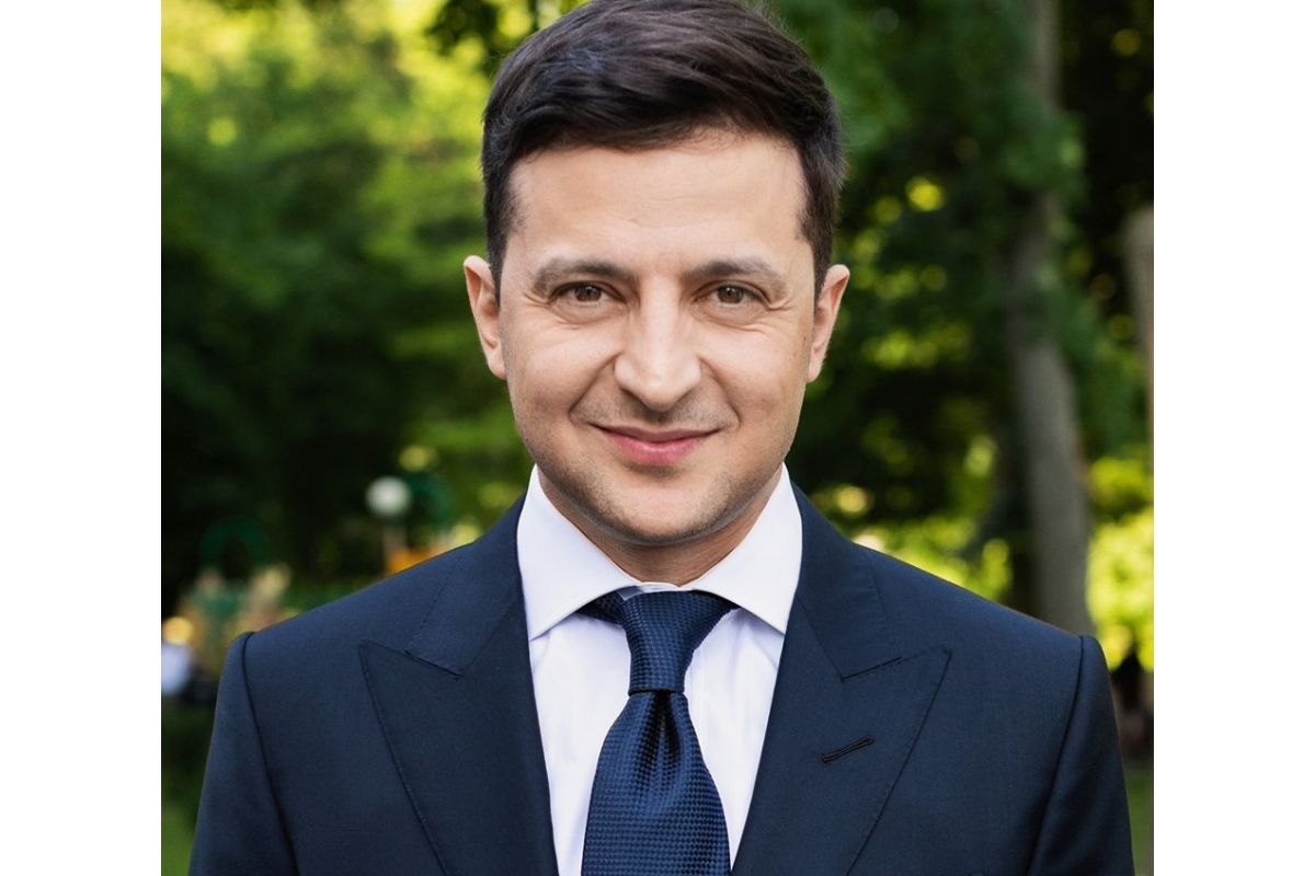 Президент України Володимир Зеленський підписав законопроект, згідно з яким зможе розробляти план оборони України Президент України Володимир Зеленський підписав законопроект, згідно з яким зможе розробляти план оборони України