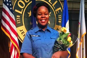 Бреонна Тейлор: поліцейському пред'явлено звинувачення Бреонна Тейлор: поліцейському пред'явлено звинувачення