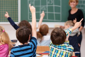 Поманять гривнею: як зміняться зарплати вчителів у 2020 році Поманять гривнею: як зміняться зарплати вчителів у 2020 році