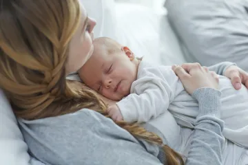 ​Як уникнути післяпологовий смуток матусям, які вперше народжують? 