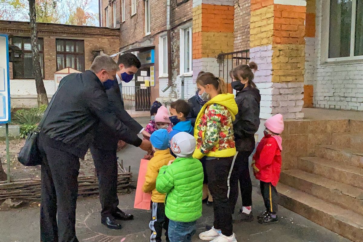 Выборы Киевский городской совет 2020 Дарница : Гарькавый Илья протянул руку помощи Выборы Киевский городской совет 2020 Дарница : Гарькавый Илья протянул руку помощи