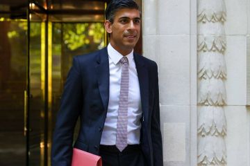 Колишній міністр фінансів Британії Ріші Сунак висунув свою кандидатуру на пост премʼєр-міністра Колишній міністр фінансів Британії Ріші Сунак висунув свою кандидатуру на пост премʼєр-міністра
