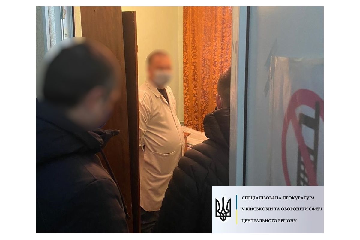 1000 доларів США: на Київщині затримано голову військово-лікарської комісії військкомату 1000 доларів США: на Київщині затримано голову військово-лікарської комісії військкомату