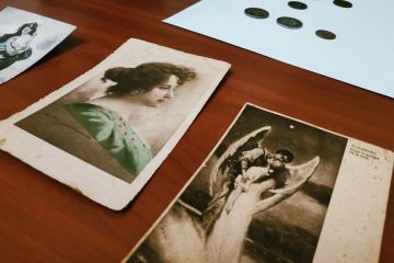 Старовинні монети та витвори мистецтва державні виконавці передали Сумському краєзнавчому музею Старовинні монети та витвори мистецтва державні виконавці передали Сумському краєзнавчому музею