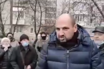 «Это частная территория и мне все равно на ваше мнение»: экс-нардеп от партии Порошенко Борислав Розенблат, которого НАБУ обвиняло в коррупции, решил застроить территорию между домами в Житомире, игнорируя протесты местных жителей «Это частная территория и мне все равно на ваше мнение»: экс-нардеп от партии Порошенко Борислав Розенблат, которого НАБУ обвиняло в коррупции, решил застроить территорию между домами в Житомире, игнорируя протесты местных жителей