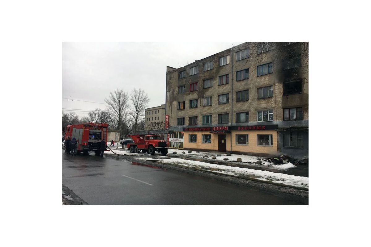 Пожежа у Дніпрі: у Павлограді згорів гуртожиток! Пожежа у Дніпрі: у Павлограді згорів гуртожиток!