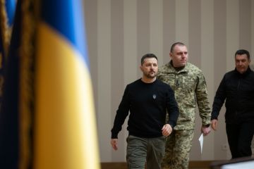 Президент узяв участь в урочистостях з нагоди 31-ї річниці СБУ та нагородив працівників спецслужби Президент узяв участь в урочистостях з нагоди 31-ї річниці СБУ та нагородив працівників спецслужби