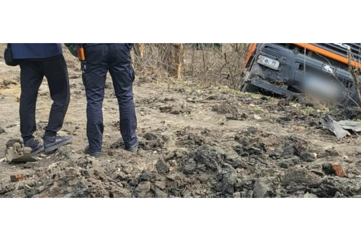 На Харківщині у с. Сороківка на невідомому вибуховому пристрої підірвався вантажний автомобіль МАЗ місцевого підприємства – ОВА На Харківщині у с. Сороківка на невідомому вибуховому пристрої підірвався вантажний автомобіль МАЗ місцевого підприємства – ОВА