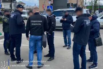 ​У аеропорту «Бориспіль» затримано офіцера ДПСУ на передачі хабара за сприяння незаконному проникненню в Україну: спецпрокуратура Центрального регіону