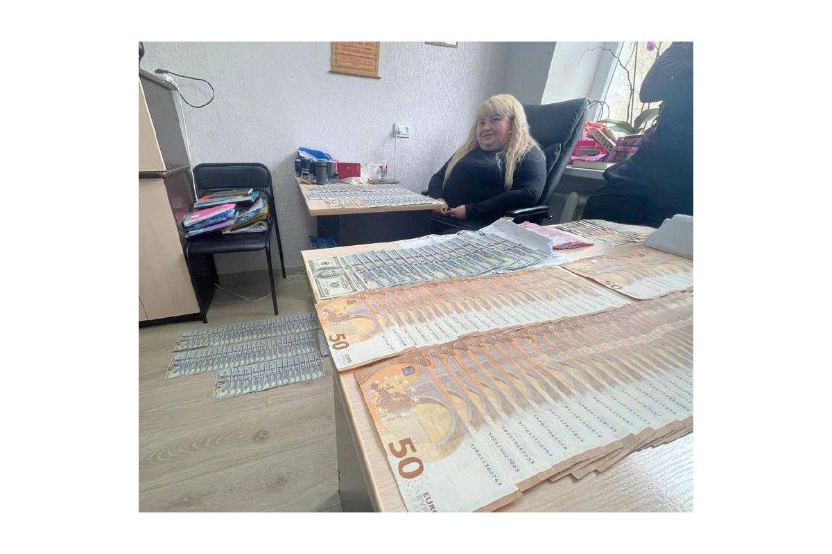 СБУ викрила керівництво лікарні на Хмельниччині на масовому виготовленні фіктивних меддовідок СБУ викрила керівництво лікарні на Хмельниччині на масовому виготовленні фіктивних меддовідок