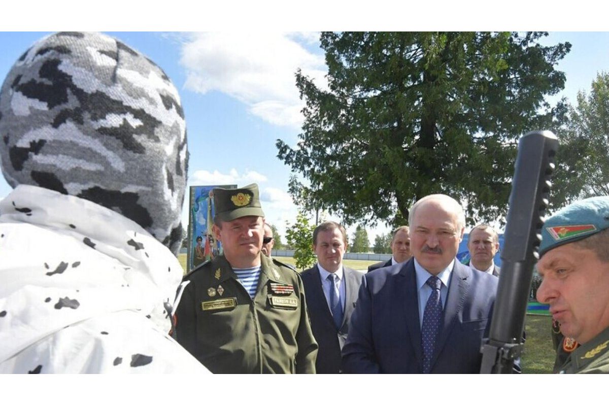 В білорусі ховають військових, які підписали контракти з російськими ПВК та воювали проти України В білорусі ховають військових, які підписали контракти з російськими ПВК та воювали проти України