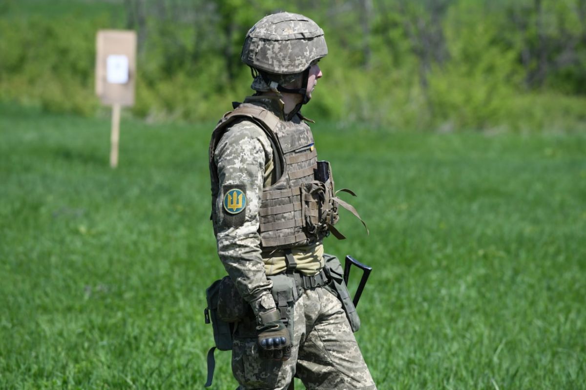 Це – українські морські піхотинці. І вони не лише вправно влучають у «путіна», а й бездоганно виконують бойові завдання. Це – українські морські піхотинці. І вони не лише вправно влучають у «путіна», а й бездоганно виконують бойові завдання.