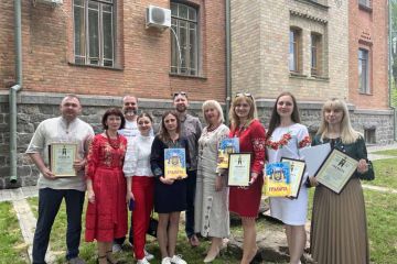 Полтавський національний педагогічний університет віншує музейників Полтавський національний педагогічний університет віншує музейників