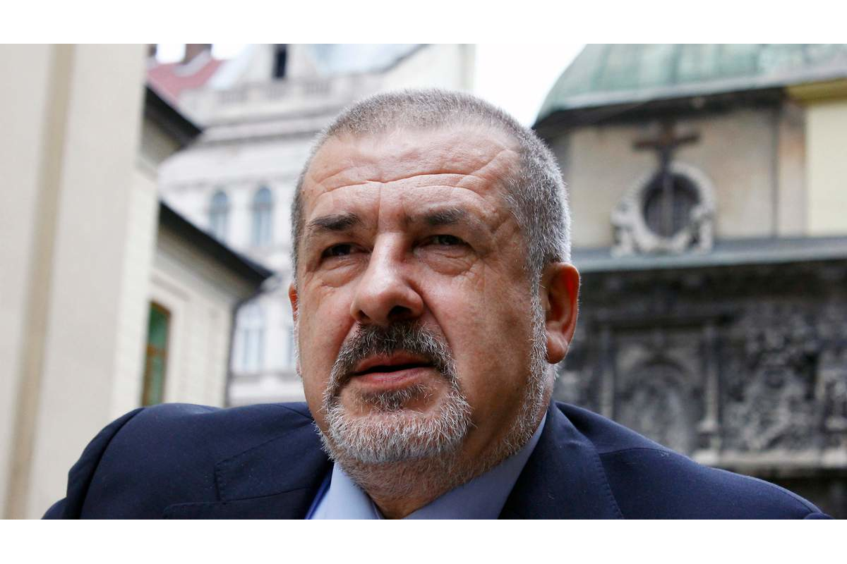 Рефат ЧУБАРОВ: Тисячі людей залишають Крим... Рефат ЧУБАРОВ: Тисячі людей залишають Крим...