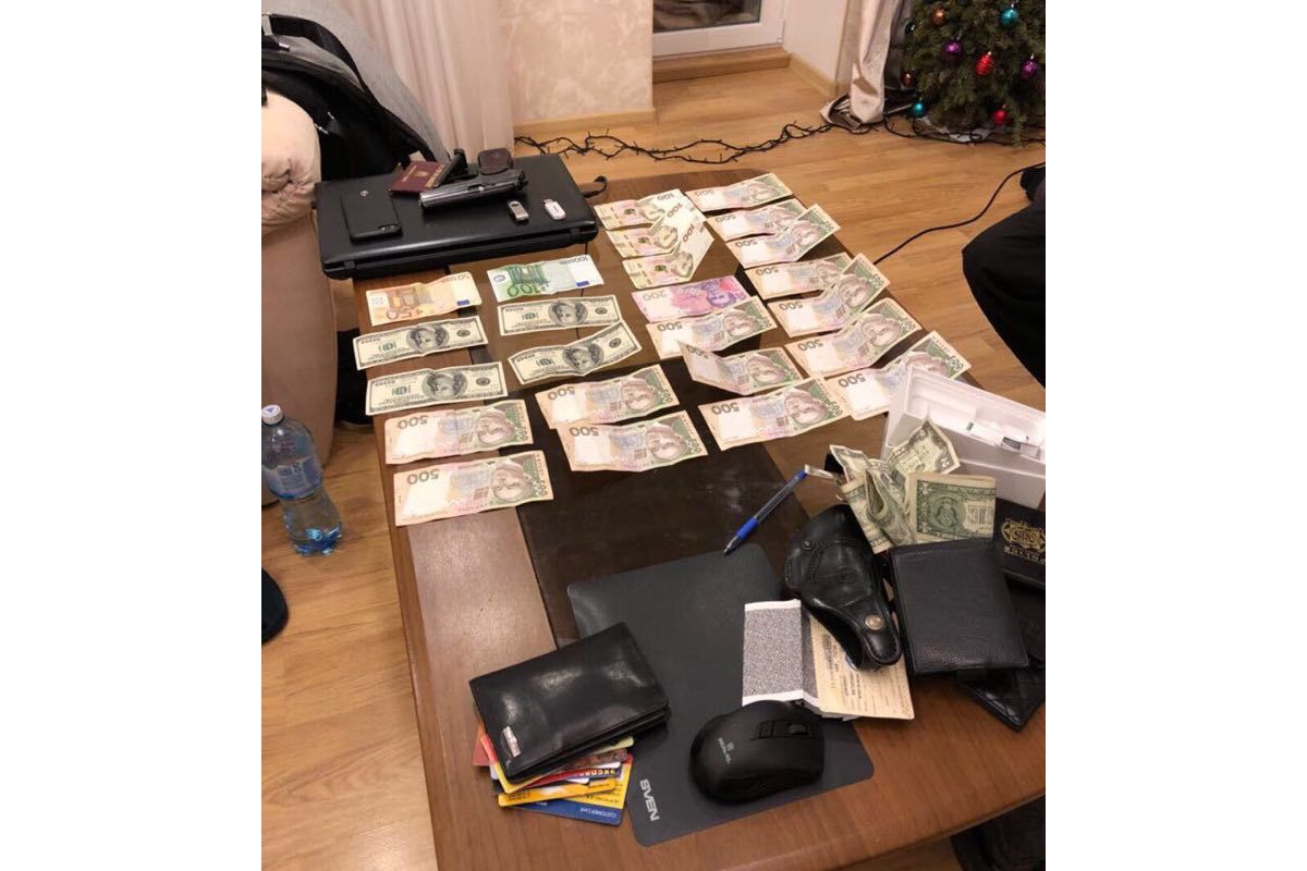 Завершено слідство відносно групи поліцейських, які прикривали злодіїв на Київському залізничному вокзалі Завершено слідство відносно групи поліцейських, які прикривали злодіїв на Київському залізничному вокзалі