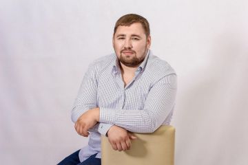 Чоловік одіозної схематозниці із ДПС Ірини Долозіної - Володимир Бандура також рветься грабувати Україну?! Його ціль – знущання над народом Святогірської ОТГ Чоловік одіозної схематозниці із ДПС Ірини Долозіної - Володимир Бандура також рветься грабувати Україну?! Його ціль – знущання над народом Святогірської ОТГ