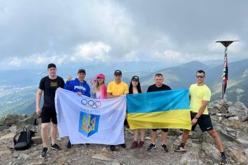 Всеукраїнський проект НОК України #DolikeOlympians на вершині гори Хом'я́к. Всеукраїнський проект НОК України #DolikeOlympians на вершині гори Хом'я́к.