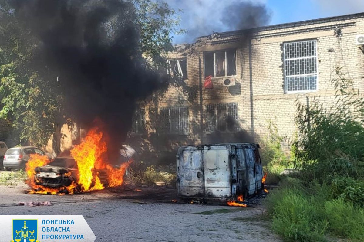 Окупанти поцілили по супермаркету в Кураховому – розпочато розслідування за фактом поранення чотирьох осіб Окупанти поцілили по супермаркету в Кураховому – розпочато розслідування за фактом поранення чотирьох осіб