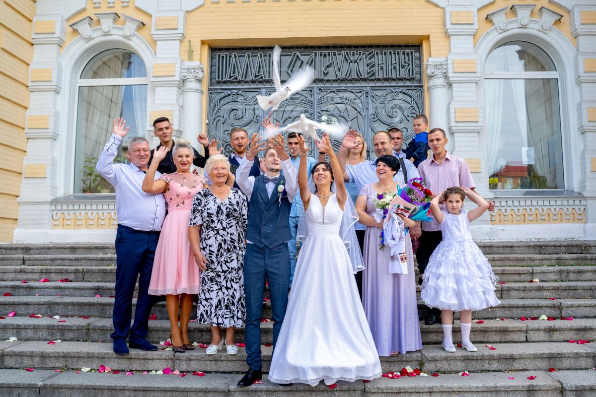 Підбірка яскравих весільних світлин з церемоній, організованих відділами ДРАЦС Центрального МРУ МЮ (м. Київ) Підбірка яскравих весільних світлин з церемоній, організованих відділами ДРАЦС Центрального МРУ МЮ (м. Київ)