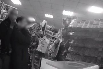 Взяв у заручниці продавчиню магазину та погрожував їй ножем – у Херсоні судитимуть чоловіка Взяв у заручниці продавчиню магазину та погрожував їй ножем – у Херсоні судитимуть чоловіка