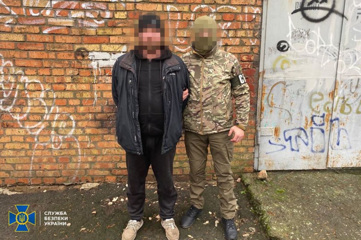 СБУ затримала у Чорнобаївці ворожого поплічника, який за вказівкою гауляйтера Турульова розквартировував у селищі окупантів СБУ затримала у Чорнобаївці ворожого поплічника, який за вказівкою гауляйтера Турульова розквартировував у селищі окупантів