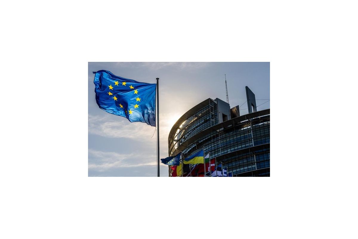 Європарламент «закликає всіх росіян не тільки відмовитися від втягнення в цю війну, але й протестувати проти жорстоких військових злочинів проти народу України Європарламент «закликає всіх росіян не тільки відмовитися від втягнення в цю війну, але й протестувати проти жорстоких військових злочинів проти народу України