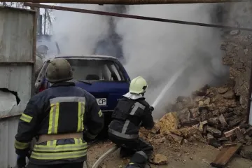 ​У Херсоні рятувальники ліквідували 11 пожеж, 9 з яких виникли через обстріли. Є загиблі та постраждалі