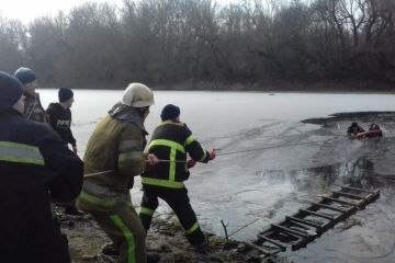 “Не виходьте на лід!” – з такими словами рятувальники звертаються до мешканців Дніпра “Не виходьте на лід!” – з такими словами рятувальники звертаються до мешканців Дніпра