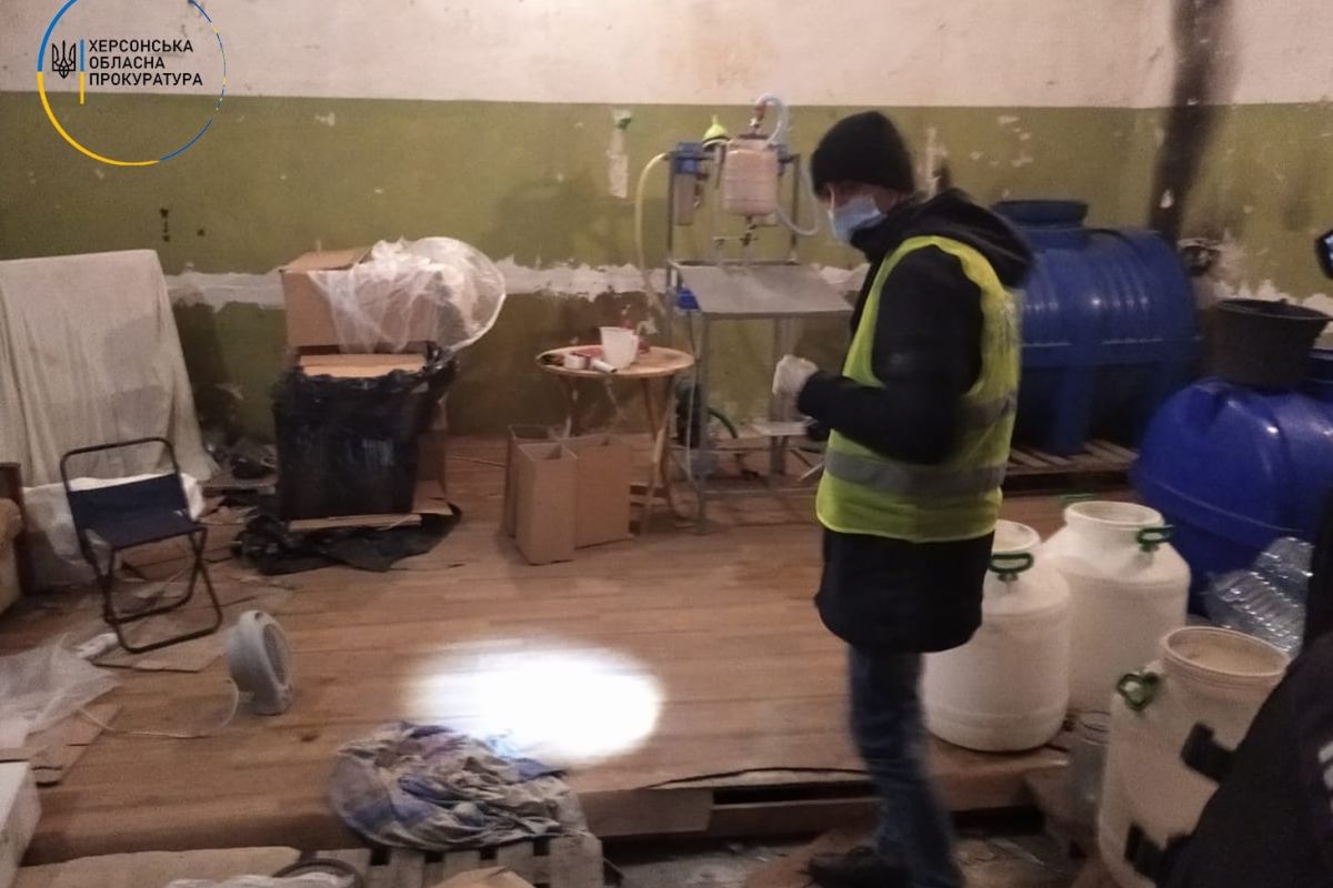 На Херсонщині викрито підпільний цех з виготовлення алкогольних напоїв На Херсонщині викрито підпільний цех з виготовлення алкогольних напоїв