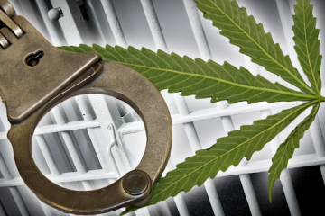 Працівник колонії постане перед судом за зберігання наркотиків Працівник колонії постане перед судом за зберігання наркотиків