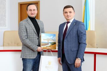 Голова Тернопільської обласної ради Михайло Головко зустрівся із Почесним Консулом Федеративної Республіки Німеччина Олександром Шлампом Голова Тернопільської обласної ради Михайло Головко зустрівся із Почесним Консулом Федеративної Республіки Німеччина Олександром Шлампом