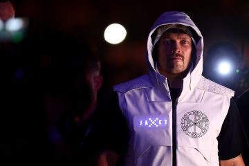 Усик – Ф'юрі. Команда українця запропонувала два поєдинки за абсолют Усик – Ф'юрі. Команда українця запропонувала два поєдинки за абсолют