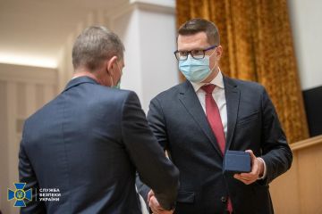 Іван Баканов вручив нагороди співробітникам СБУ з нагоди Дня Служби Іван Баканов вручив нагороди співробітникам СБУ з нагоди Дня Служби