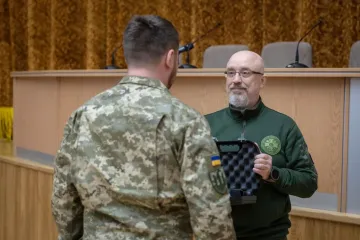​Міністр оборони вручив 32 нагороди військовослужбовцям СБУ