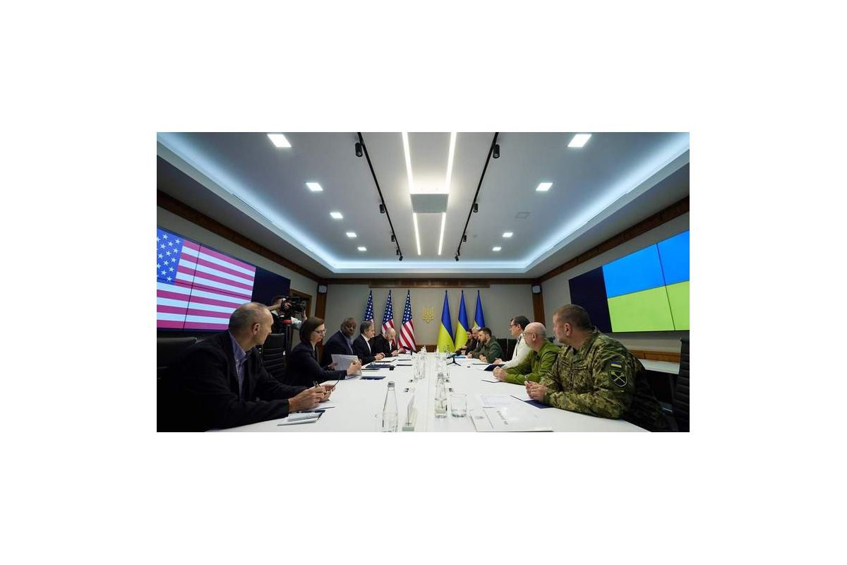 Міністр оборони і державний секретар США таємно відвідали Київ Міністр оборони і державний секретар США таємно відвідали Київ