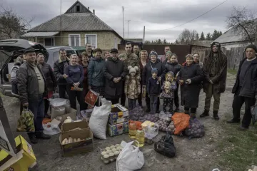 ​Російське вторгнення в Україну :  Бійці добровольчого батальйону «Мрія» передали гуманітарну допомогу