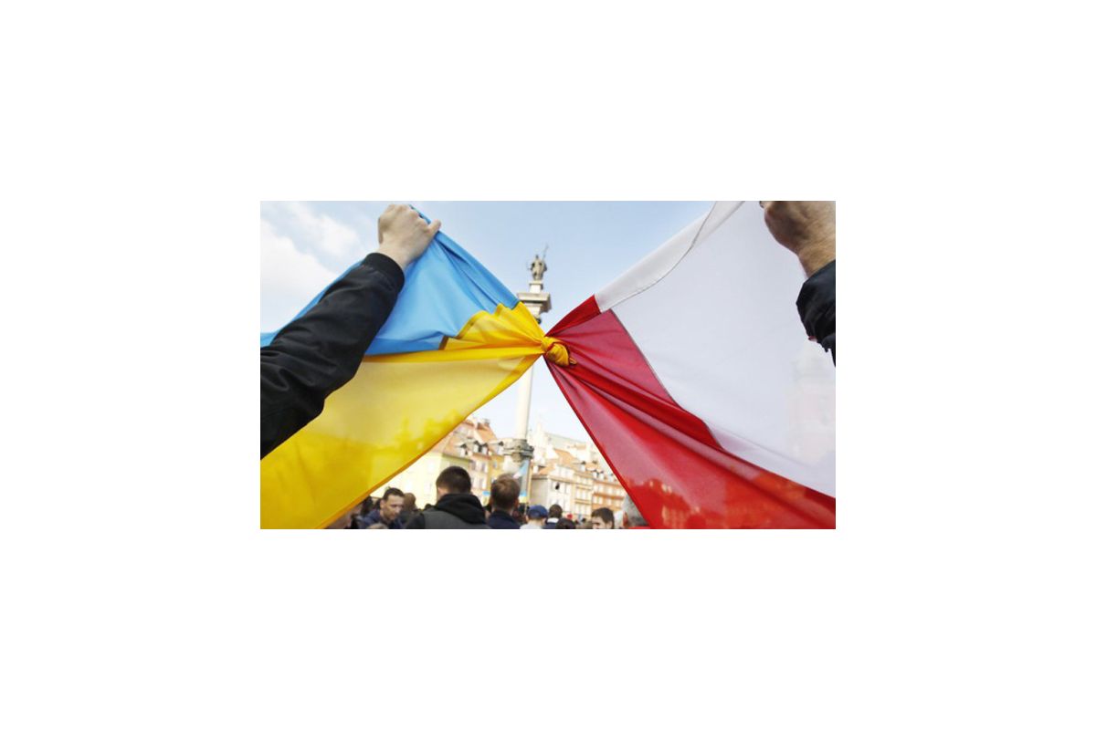 Російське вторгнення в Україну : Малопольське Воєводство Республіки Польща надало три мільйони польських злотих, щоб підтримати вимушених переселенців на Львівщині Російське вторгнення в Україну : Малопольське Воєводство Республіки Польща надало три мільйони польських злотих, щоб підтримати вимушених переселенців на Львівщині