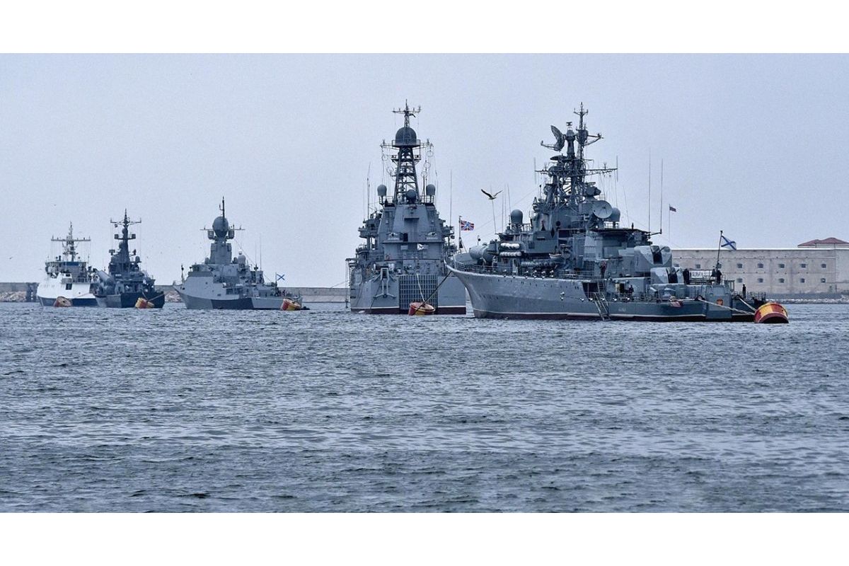 Російське вторгнення в Україну : У Чорному морі наразі перебуває 8 носіїв крилатих ракет "Калібр" Російське вторгнення в Україну : У Чорному морі наразі перебуває 8 носіїв крилатих ракет "Калібр"