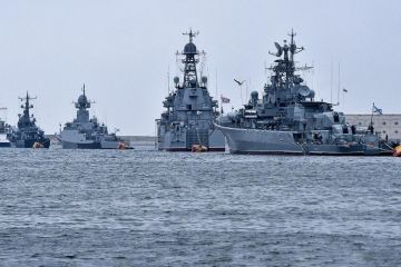 Російське вторгнення в Україну : У Чорному морі наразі перебуває 8 носіїв крилатих ракет "Калібр" Російське вторгнення в Україну : У Чорному морі наразі перебуває 8 носіїв крилатих ракет "Калібр"
