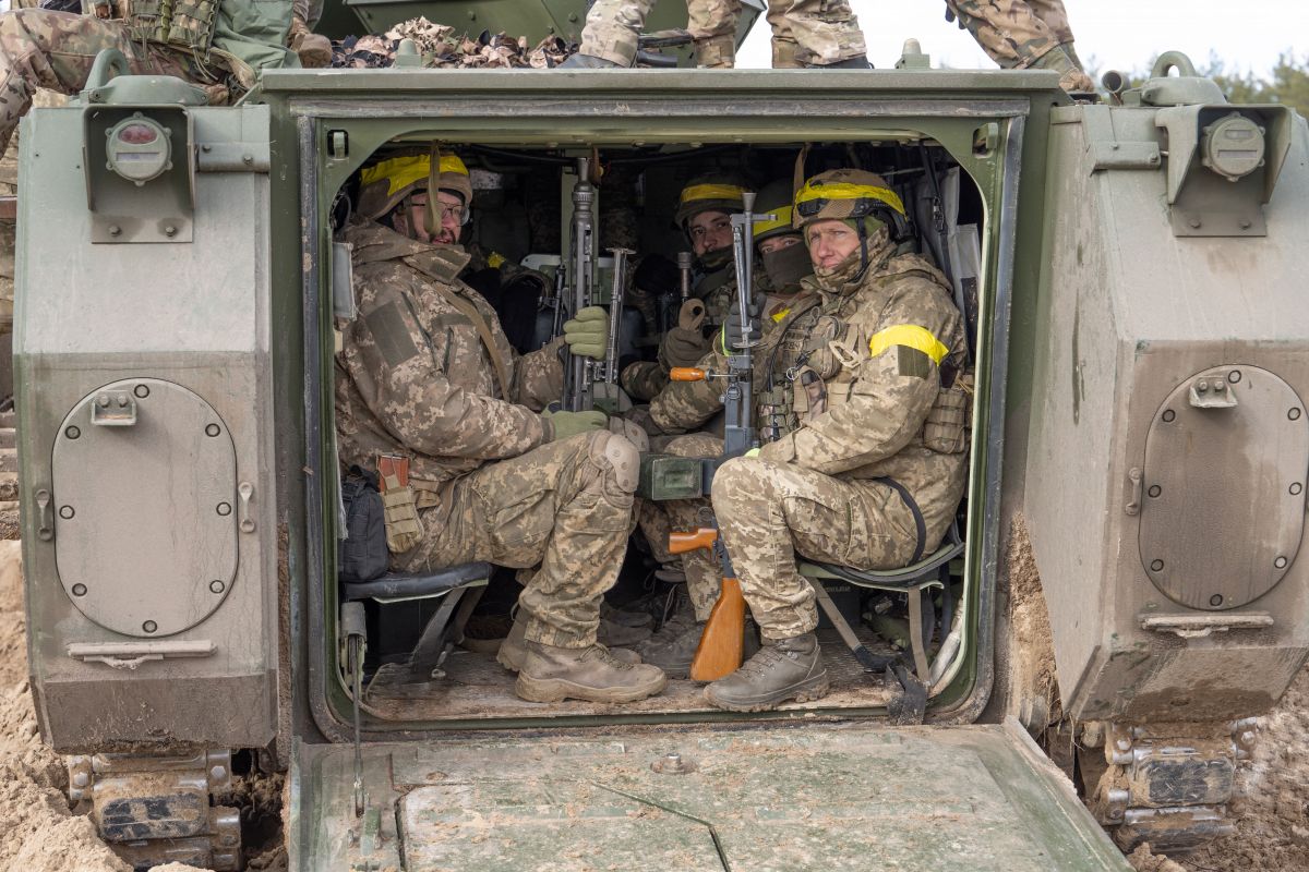 115 бригада ЗСУ: піхотинці 115-ї окремої механізованої бригади ЗСУ під час чергового вишколу на полігоні