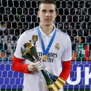 ​Іспанський футбольний клуб «Реал» готовий влітку продати українського воротаря Андрія Луніна за 40 млн євро