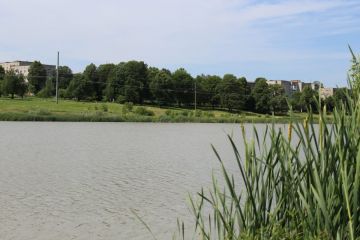 Зеленський підписав закон, що гарантує українцям вільний доступ до водойм Зеленський підписав закон, що гарантує українцям вільний доступ до водойм