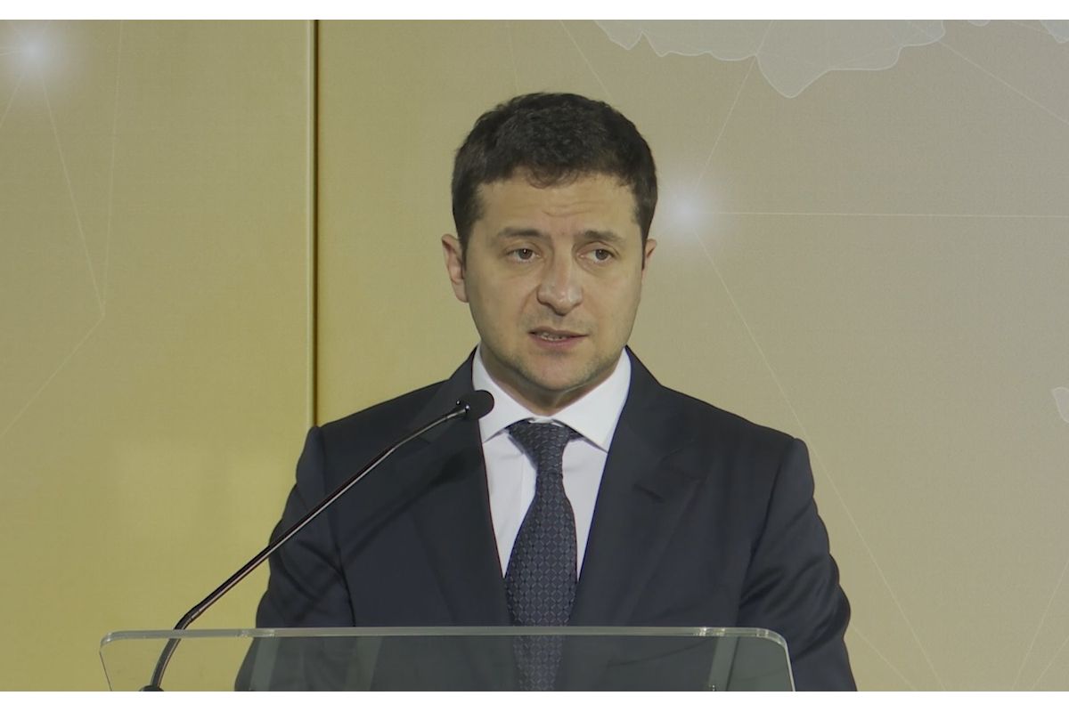Президент України озвучив важливість інформаційної політики на Донбасі та в Криму Президент України озвучив важливість інформаційної політики на Донбасі та в Криму