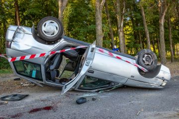 ДТП на Космічній: ВАЗ перекинувся після зіткнення з вантажівкою ДТП на Космічній: ВАЗ перекинувся після зіткнення з вантажівкою