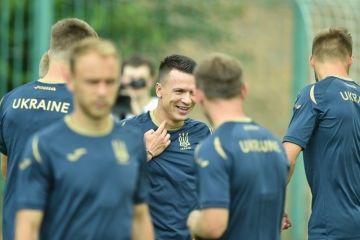 Коноплянка та Зінченко тримають у тонусі голкіпера української збірної Коноплянка та Зінченко тримають у тонусі голкіпера української збірної