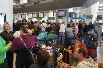 ​Українців, які опинилися за кордоном, евакуюють спеціальними рейсами