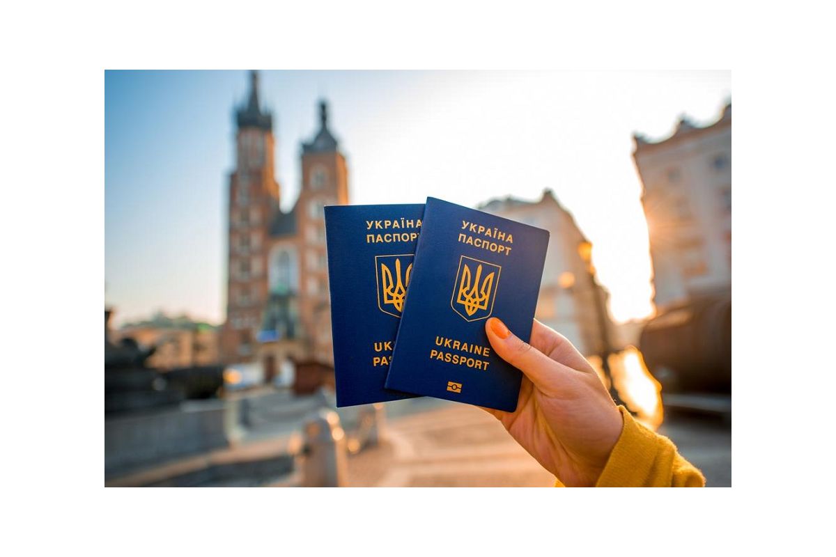 Не можна тільки літаком: пояснення МЗС щодо виїзду українців за кордон Не можна тільки літаком: пояснення МЗС щодо виїзду українців за кордон