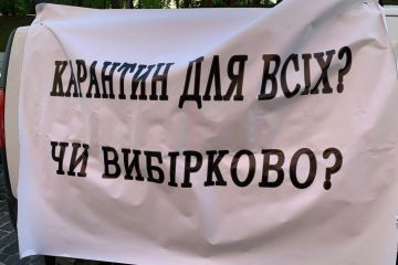 Сутички у Києві: під Кабміном мітингують підприємці Сутички у Києві: під Кабміном мітингують підприємці