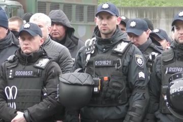 Матч Україна-Нігерія: за порядком на "Дніпро-Арені" слідкуватиме майже тисяча правоохоронців Матч Україна-Нігерія: за порядком на "Дніпро-Арені" слідкуватиме майже тисяча правоохоронців