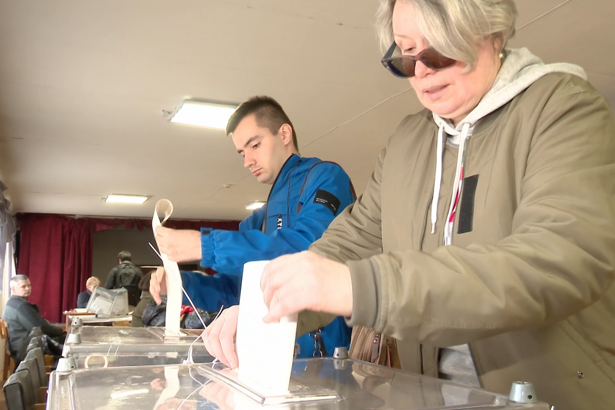 На Дніпропетровщині зафіксували понад дві сотні порушень під час другого туру президентського голосування На Дніпропетровщині зафіксували понад дві сотні порушень під час другого туру президентського голосування